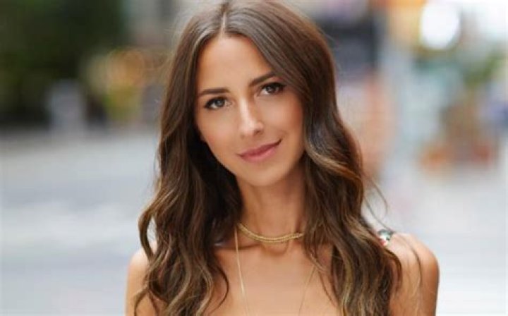 Arielle Charnas Height, Weight, Net Worth, Age, Birthday, Wikipedia, Who, Nationality, Biography