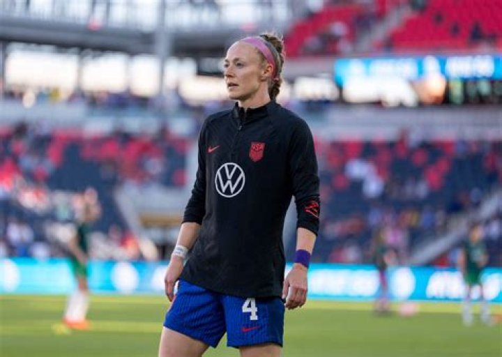 Becky Sauerbrunn ·