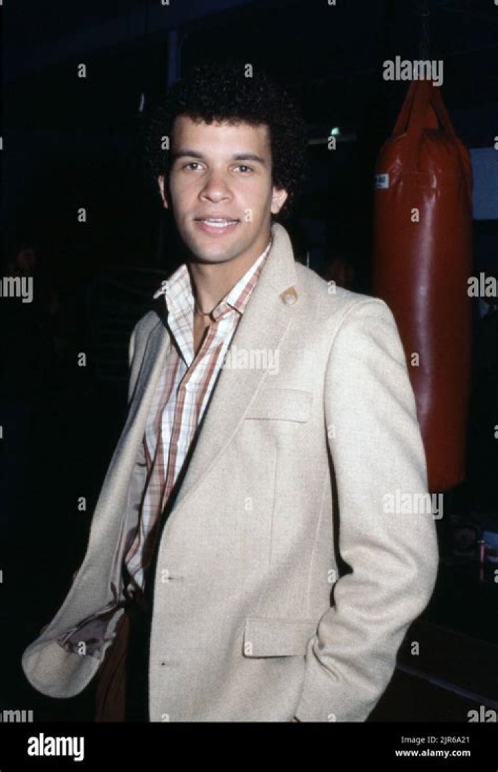 Brian Stokes Mitchell Biography, Age, Height, Wife, Net Worth, Family