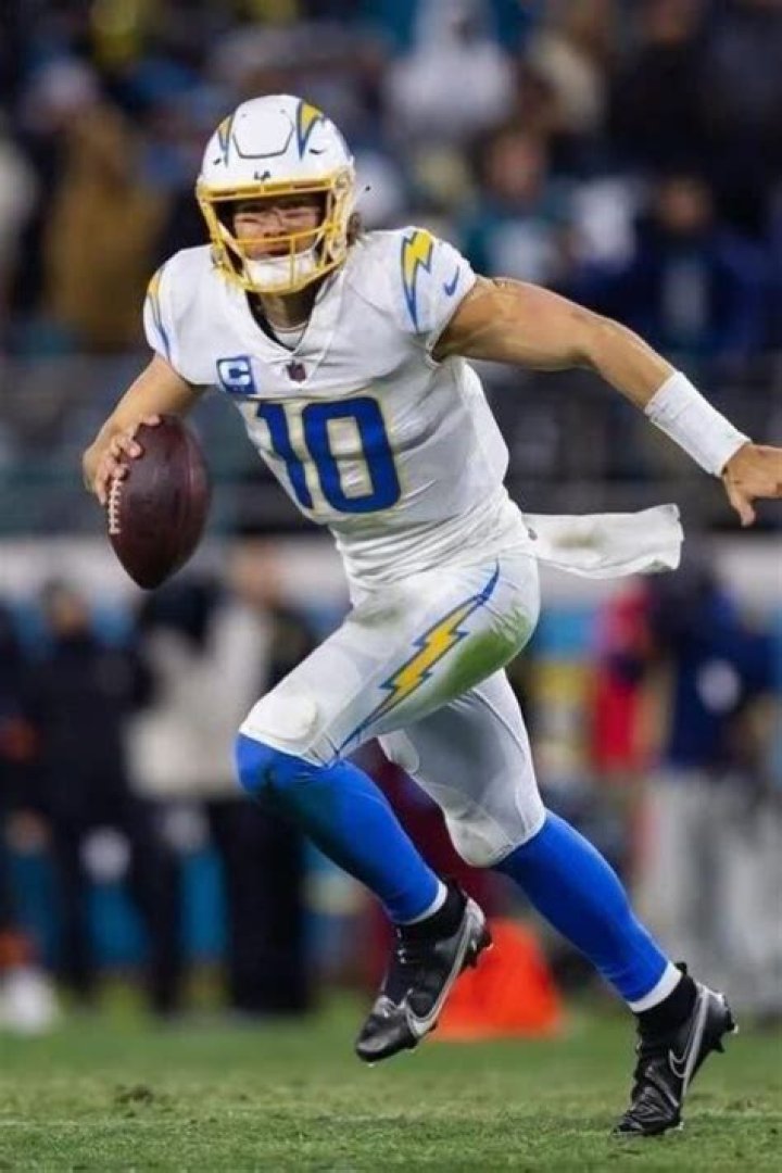 Does Justin Herbert Have A Sister?