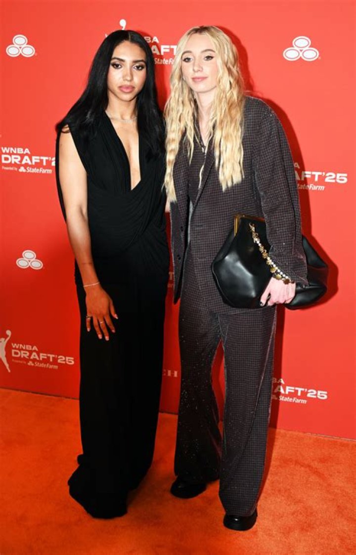 Eagles Anthony Harris Is Dating Girlfriend Paige Bieker As She Talks About Him To Carton & Roberts o