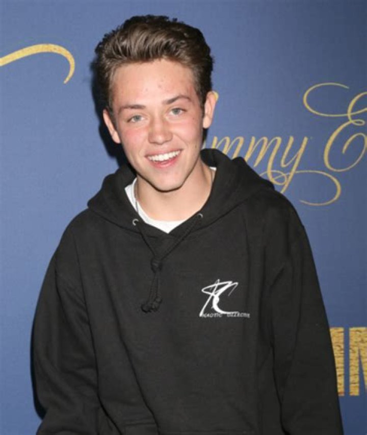Ethan Cutkosky Biography, Age, Height, Wife, Net Worth, Family