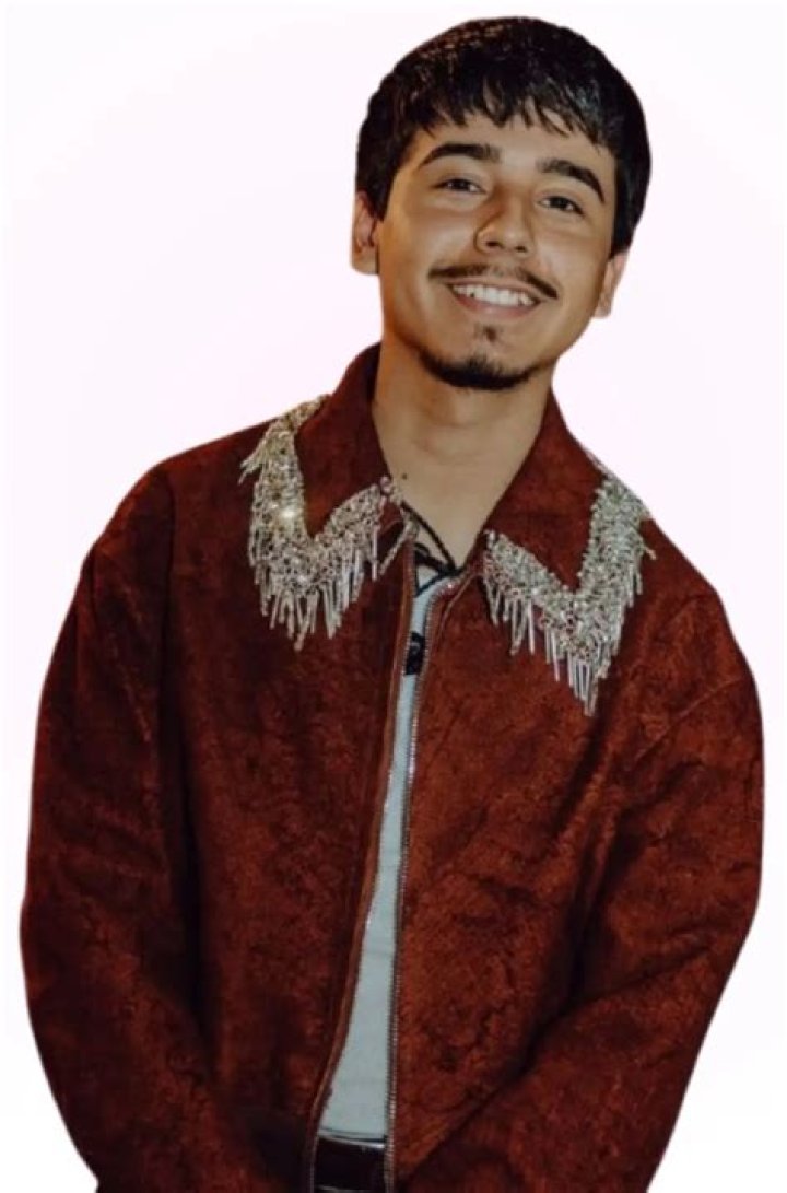 Füruzan Biography, Age, Height, Husband, Net Worth, Family