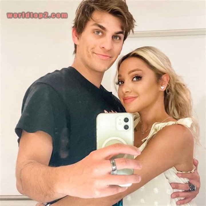 Gabi DeMartino- Wiki, Height, Husband, Net Worth ·