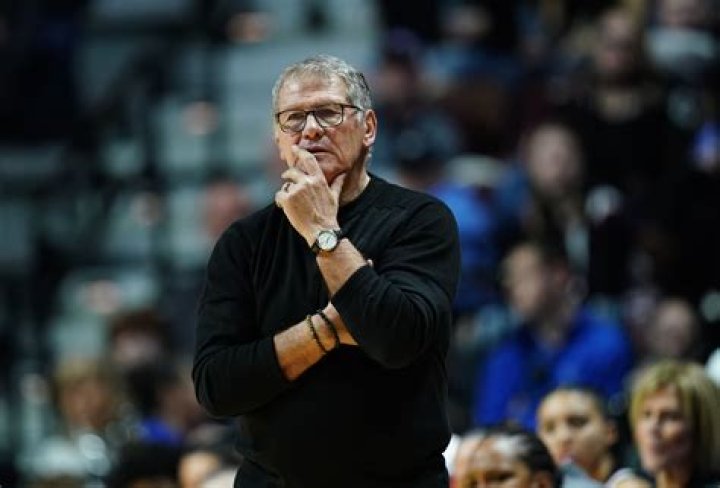 Geno Auriemma Net Worth ·