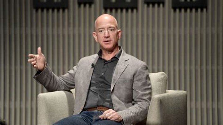 How Much Money Does Jeff Bezos Make Per Second in 2022?