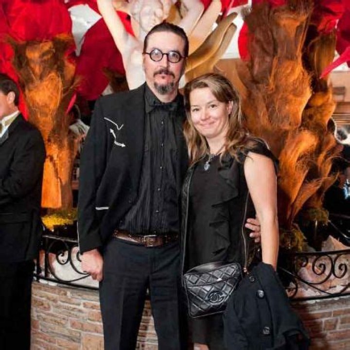 Is Les Claypool Married?