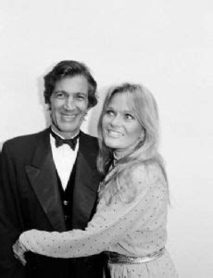 Is Valerie Perrine Dating Anyone, Who Is Her Husband Or Boyfriend? ·