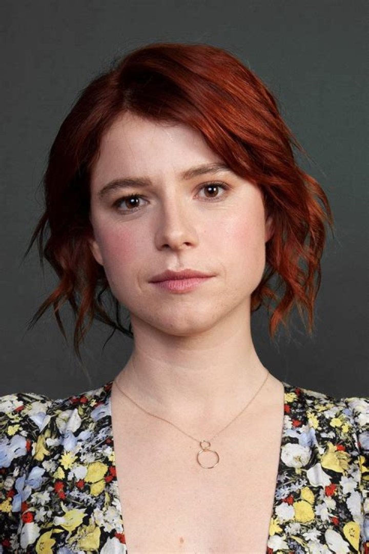 Jessie Buckley ·