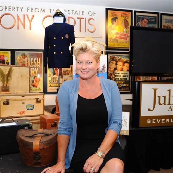 Jill Vandenberg Curtis Biography, Age, Height, Husband, Net Worth, Family ·