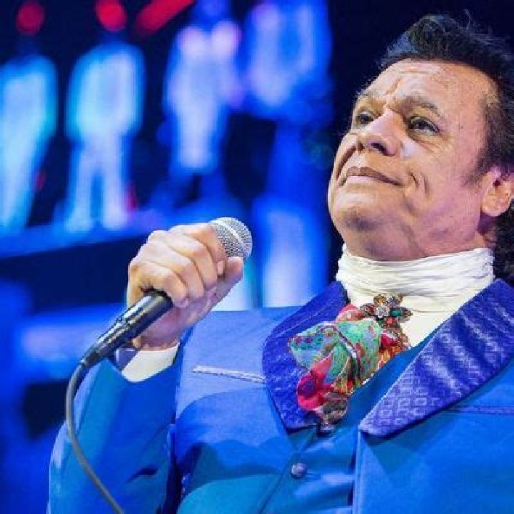 Juan Gabriel- Wiki, Biography, Height, Wife, Net Worth ·