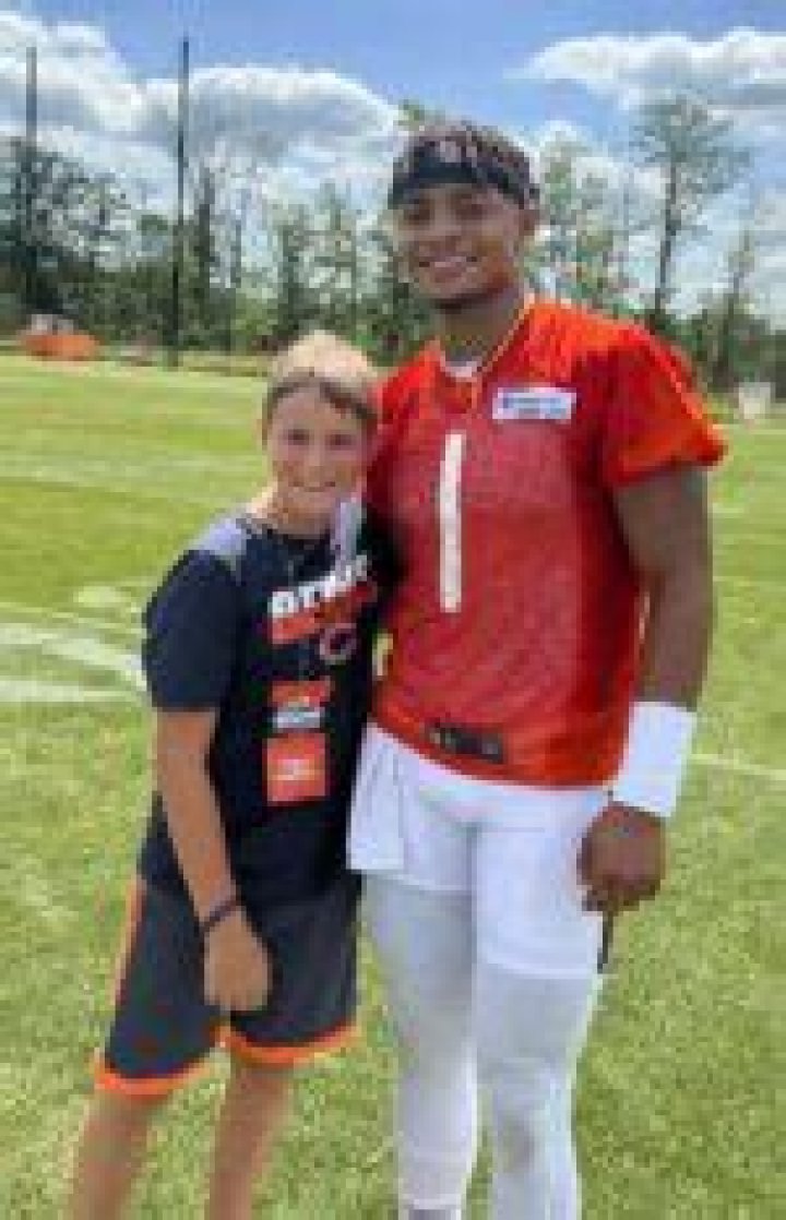 Justin Fields Height, Weight, Age, Girlfriend, Family ·