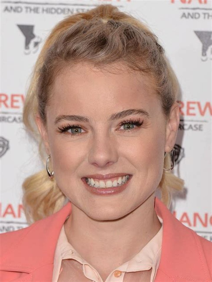 Laura Slade Wiggins ·