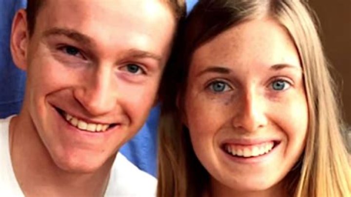 Meet Alec Benjamin older sister Logan?