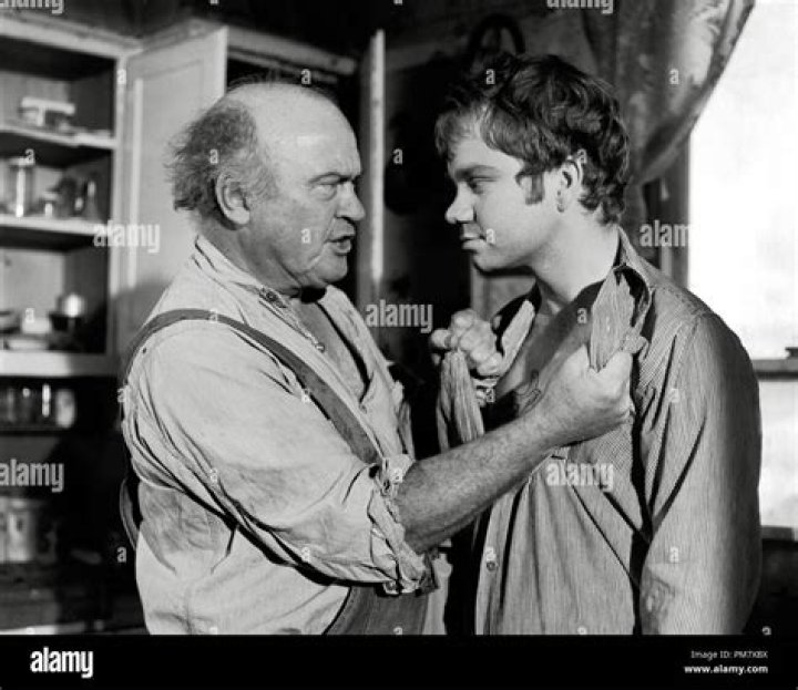 Michael J. Pollard ·