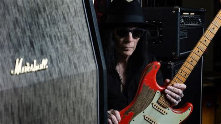 Mick Mars, The Guitar Icon