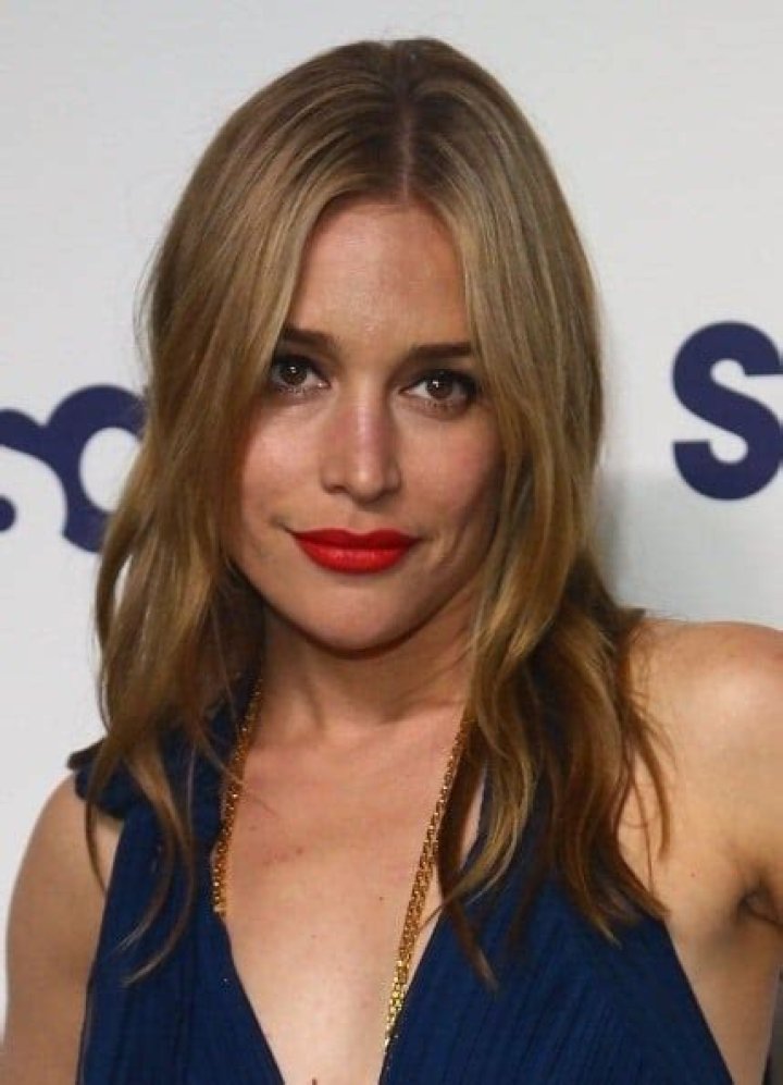 Piper Perabo Net Worth ·
