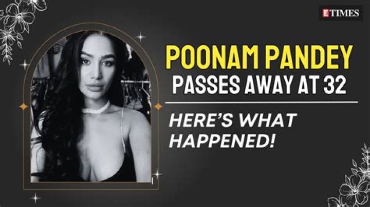 Poonam Pandey - SnogBlogy