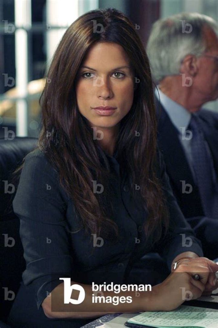 Rhona Mitra Biography | MoxBlog