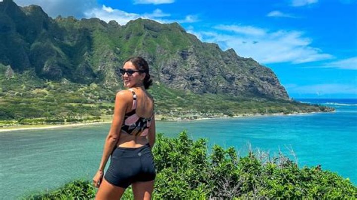 Should I travel alone to Hawaii?
