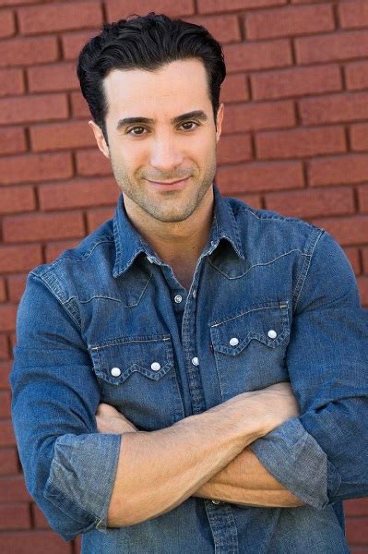 Vincent Oshana Wife or Girlfriend Name Is He Married?