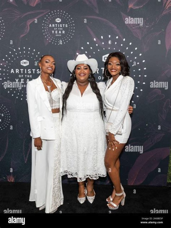 What Is Chapel Hart Net Worth 2022 And How Rich Are The Members Danica Hart, Devynn Hart And Trea Sw