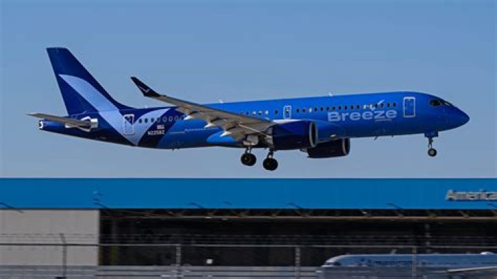 Where does Breeze Airways fly out of Islip?