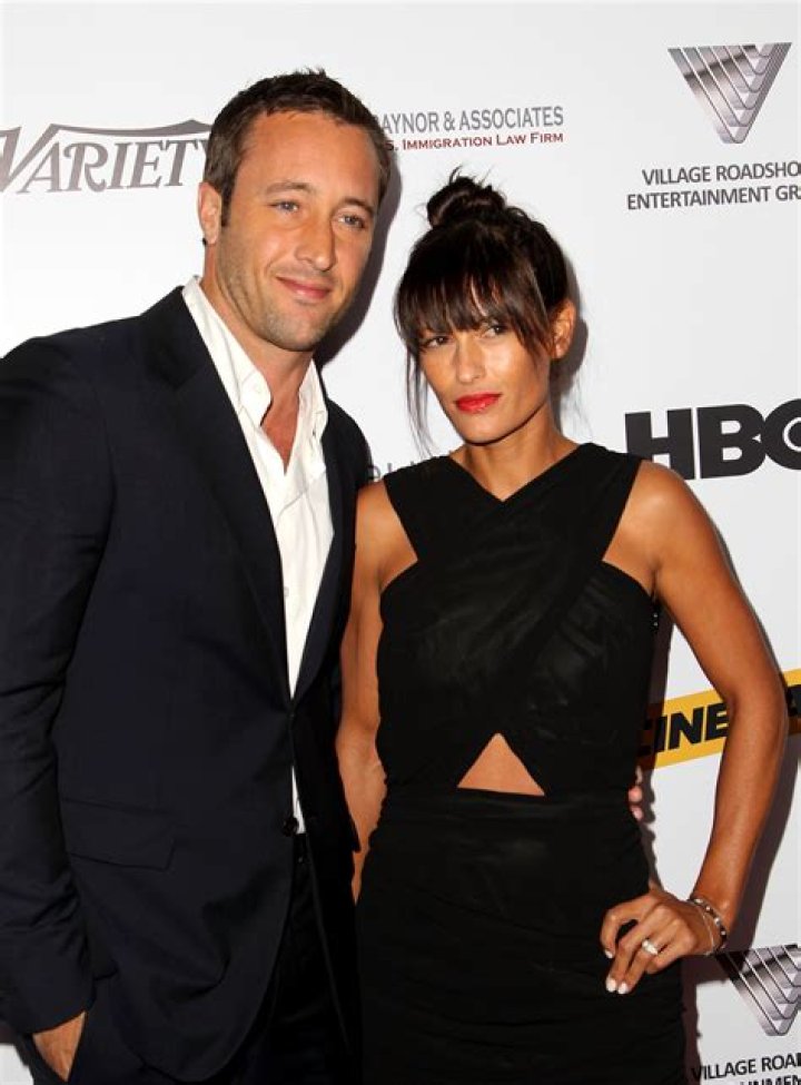 Who is Alex O'Loughlin Dating Now ·