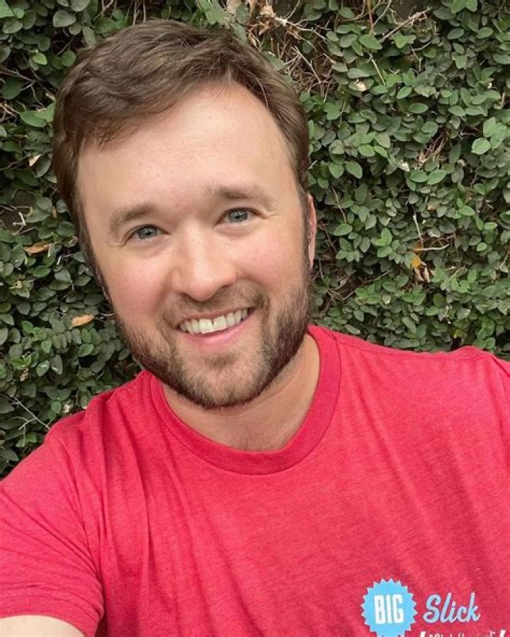 Who is Haley Joel Osment? Wiki, Age, Bio, Net Worth, Career, Relationship,Family ·