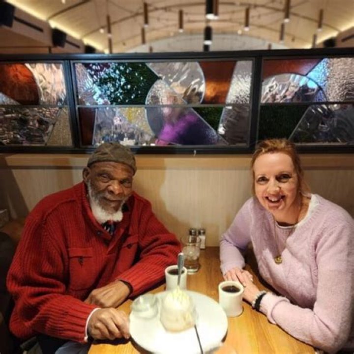 Who Is Molly Elle, Carl Eller Wife? Age And Wikipedia